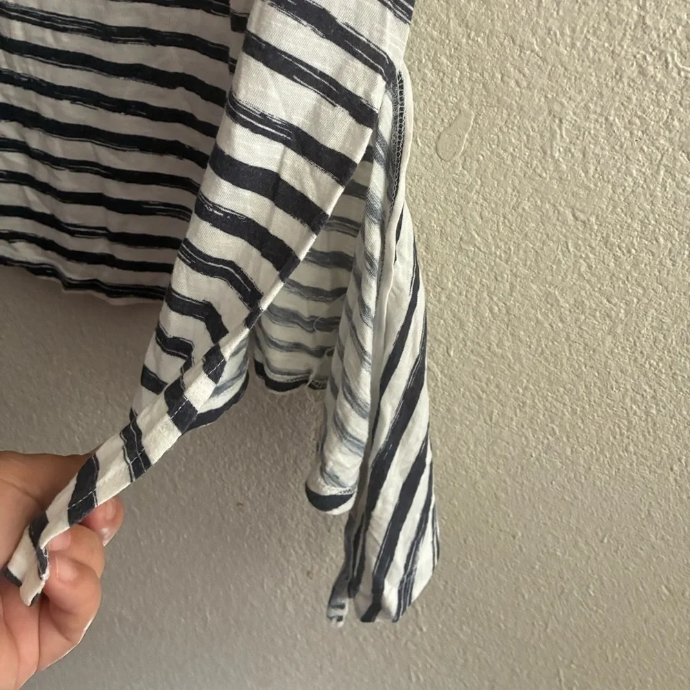 💥Michael Kors Navy & White Tie Front Blouse S